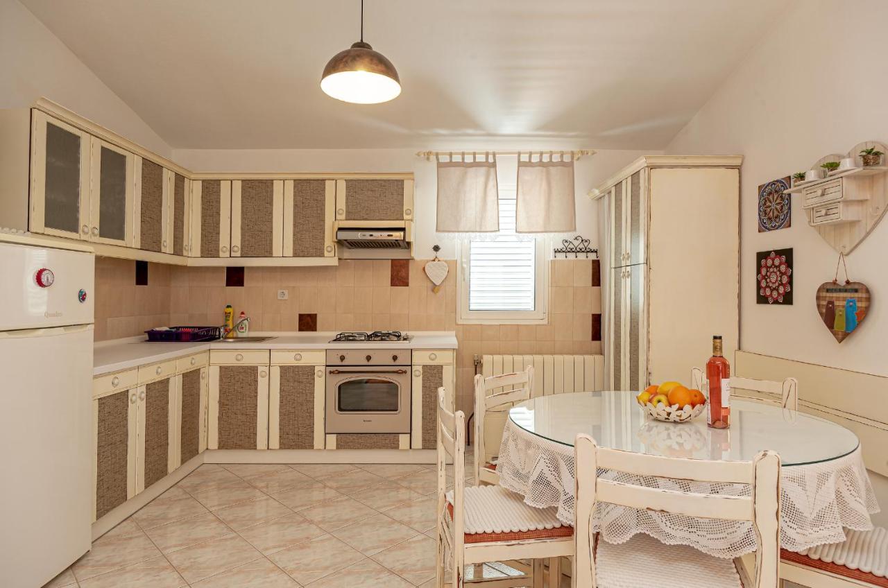 Apartments Villa Lilla Baška Voda Εξωτερικό φωτογραφία