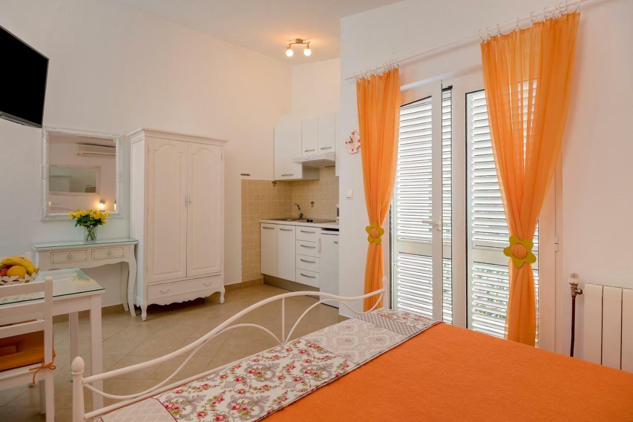 Apartments Villa Lilla Baška Voda Εξωτερικό φωτογραφία