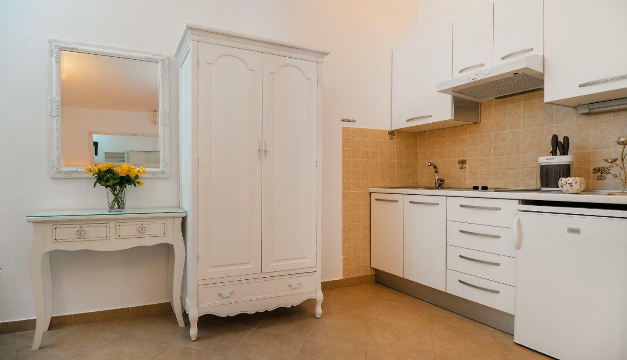 Apartments Villa Lilla Baška Voda Εξωτερικό φωτογραφία